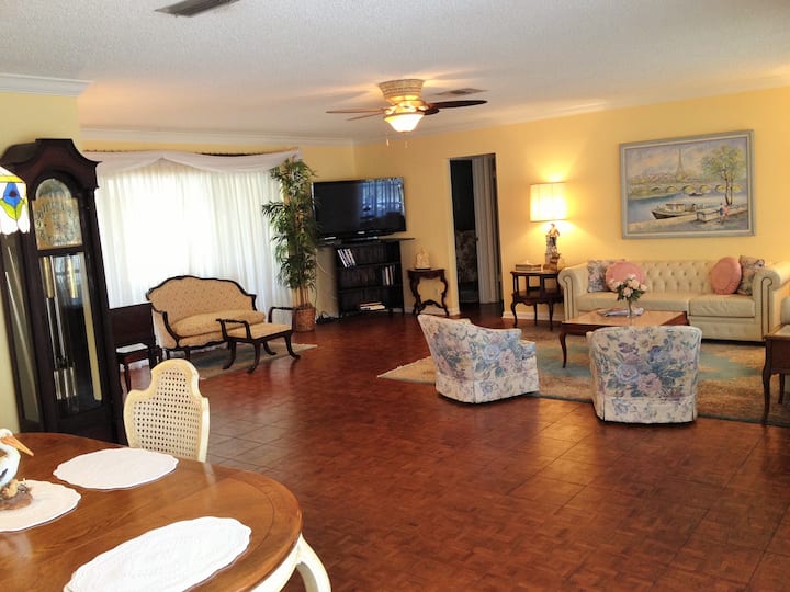 Boca's Best Beach Value--2 Blocks To Beach & Golf! - Deerfield Beach, FL