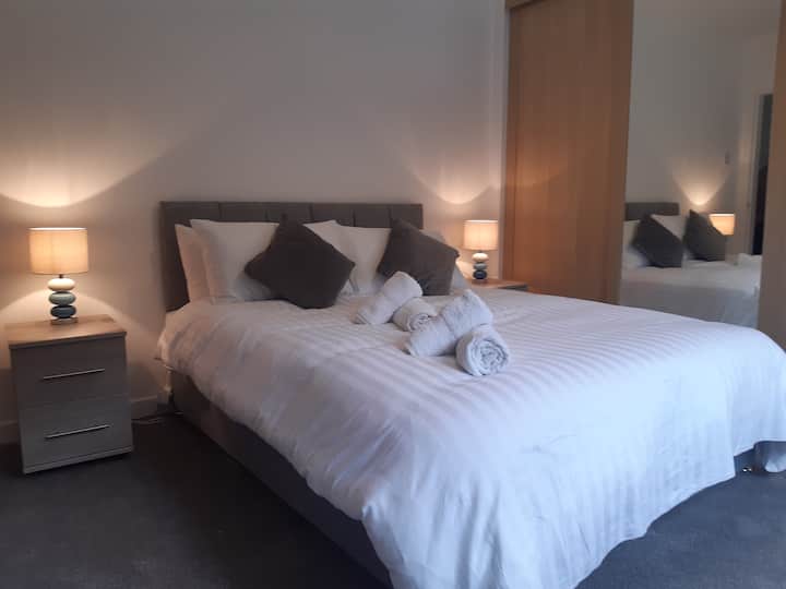 Carvetii Jade House. 3 bed House sleeps up to 8 Serviced apartments