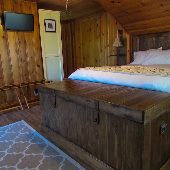 Всяка стая разполага с телевизор с Roku, на който гостите да се насладят.