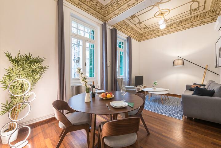 Authentic Athenian Villa I 4 Apartments I Groups