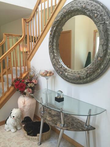 Beautiful Maple Grove Home gallery image 2