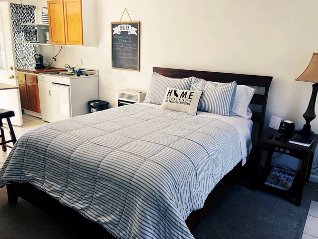 Beach Bungalow 5 min. to South Bay beaches/LAX!