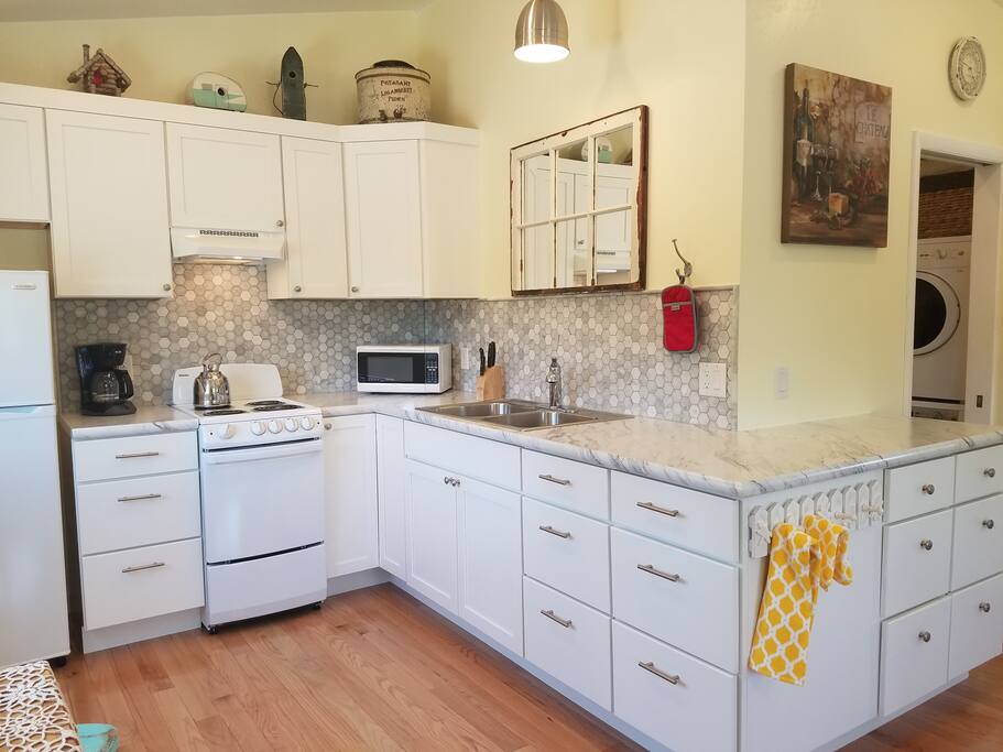 FULL MINI KITCHEN