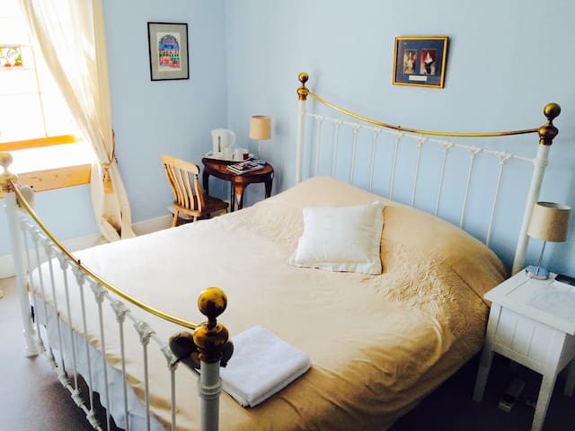 The Jane Austen Room (superking size bed)