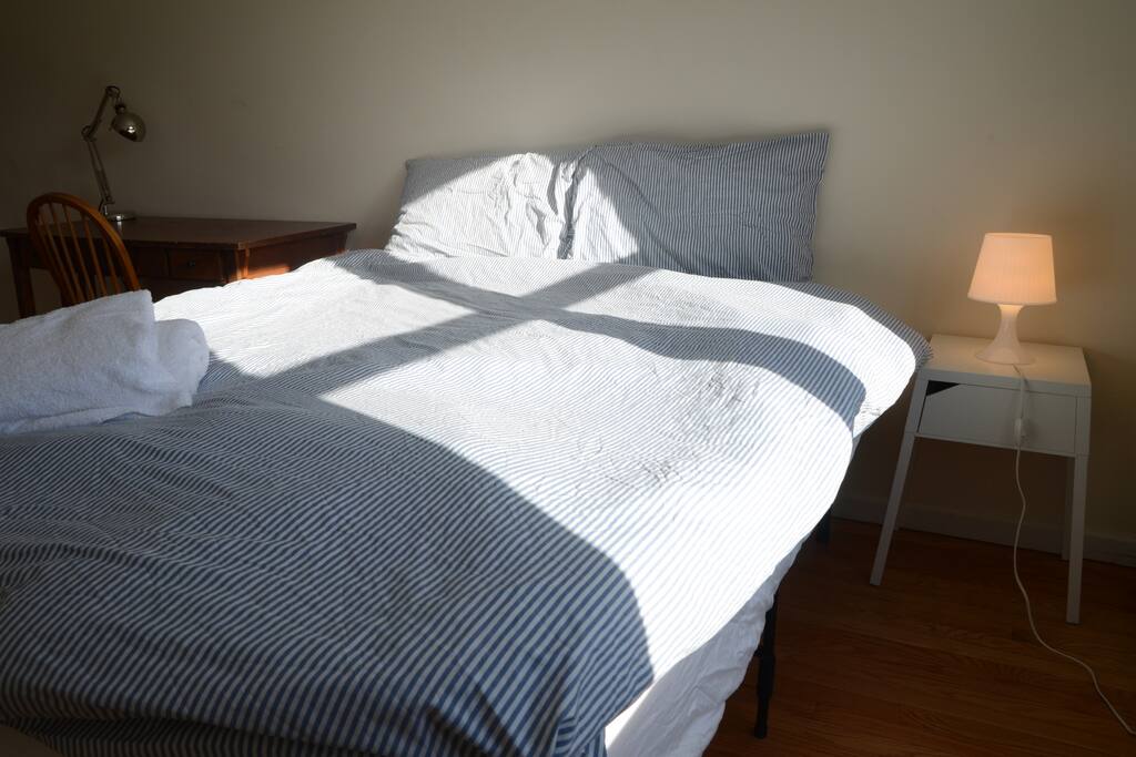comfortable queen sized bed