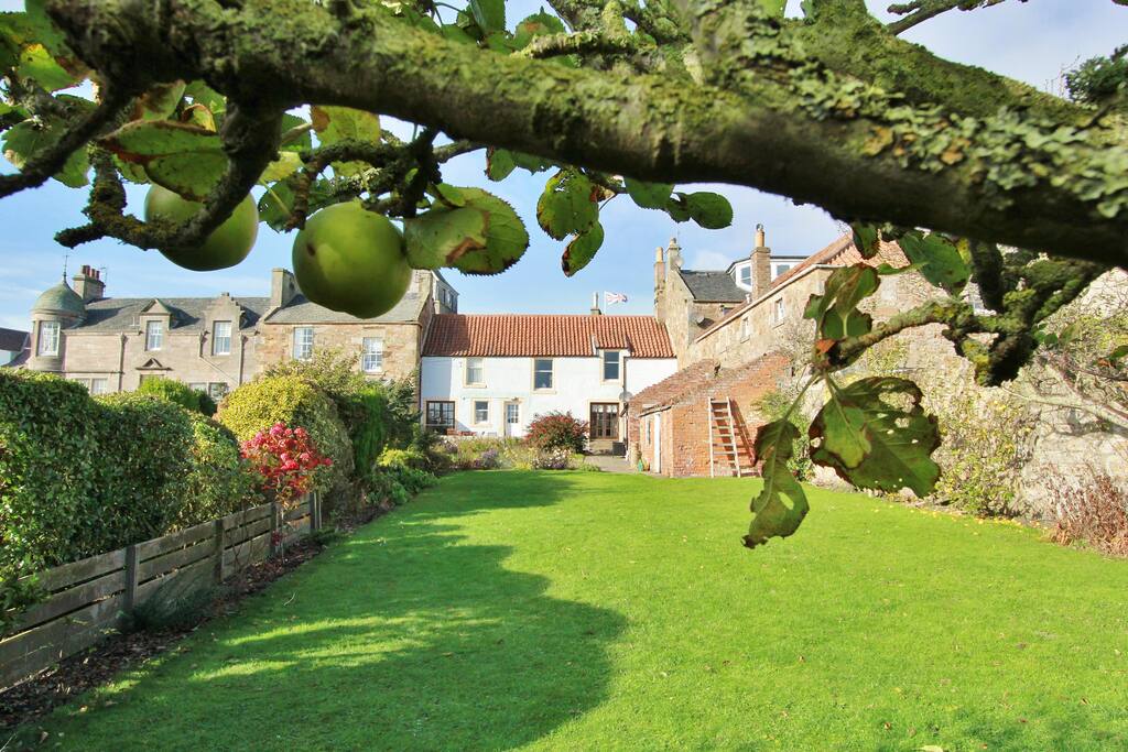 Stunning St Anne S Cottage In The Heart Of World Heritage Crail Houses For Rent In Crail Scotland United Kingdom