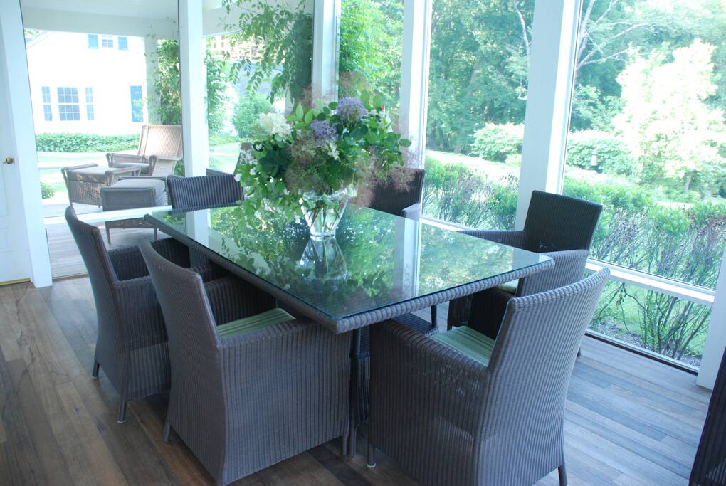 Outdoor screened porch (for all seasons with fan and heatlamps )