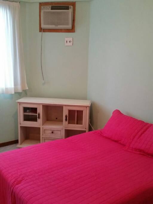 quarto de casal,com guarda roupa 6 portas e console, cama box de casal