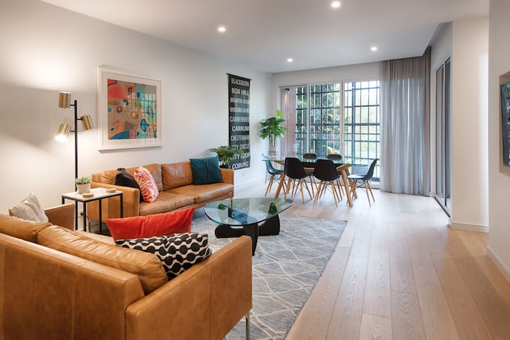 Terrific 3 Bedroom Townhouse in Docklands gallery image 2