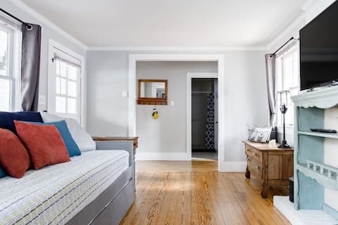 Popular Airbnb listing: Tranquil Farmhouse Escape in Summerville