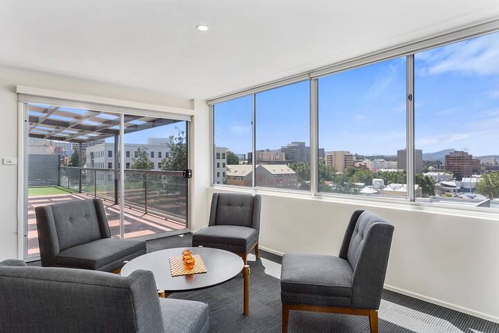 Battery Point Executive Penthouse Apartment gallery image 5