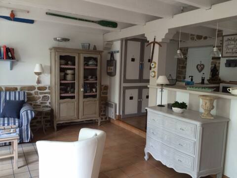 Successful Airbnb property: Grandma's house, fisherman's house, beaches 200 m away in Arzon