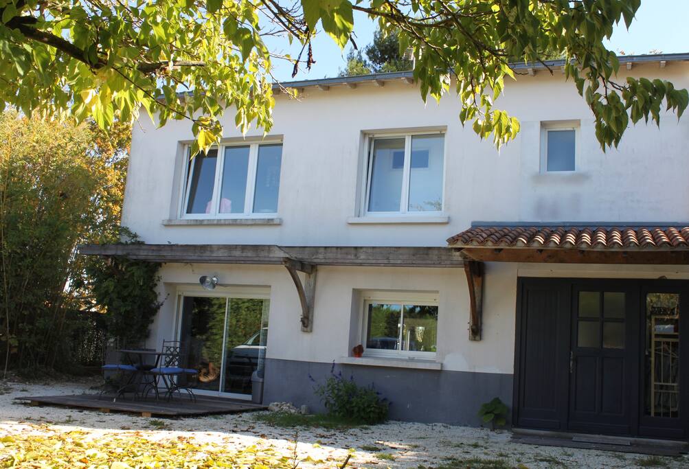 entrée de la maison avec terrasse