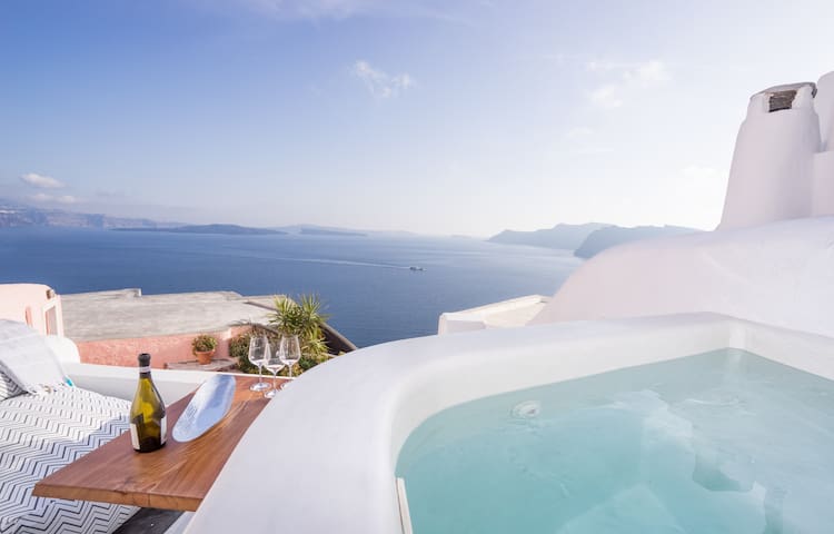 Gaia Suites | Earth Suite with Outdoor Jacuzzi