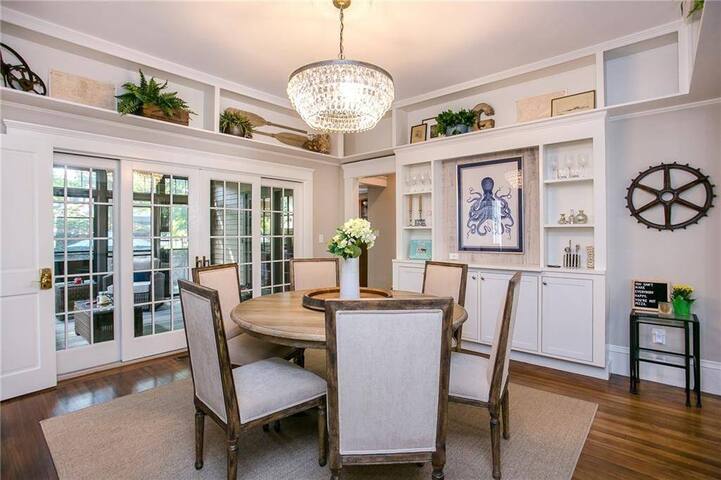 Stylish Historic Hill Home With Offstreet Parking gallery image 4