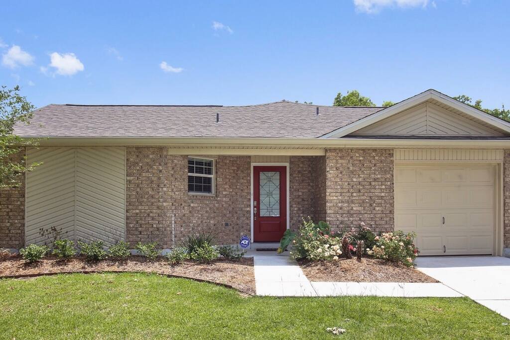 Gorg! Front view of Home!