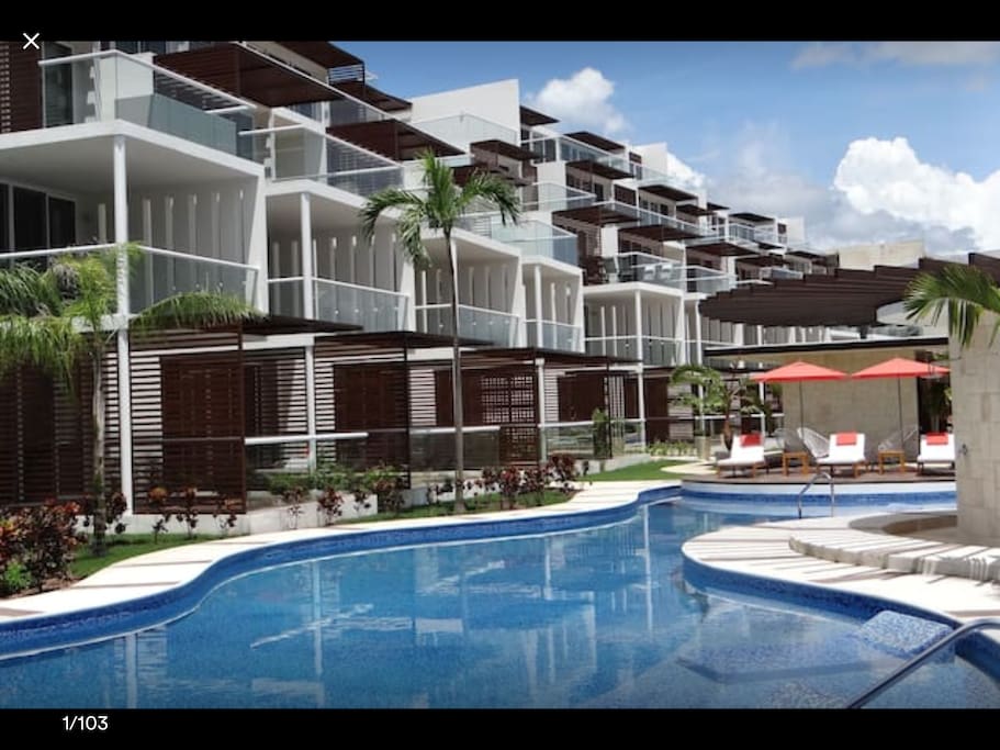 BRAND NEW (2017) Terrazas Complex, 3rd floor condo with 3 georgeous pools and gym on your doorstep facing the 7th hole of the beautiful Riviera Maya Golf Course