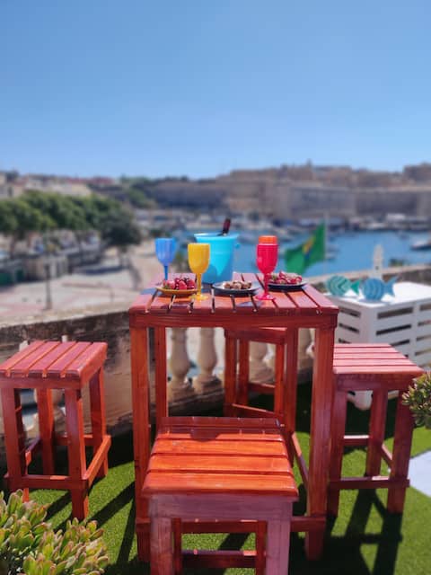 Driftwood – Sea, Sunsets & Village Square Charm