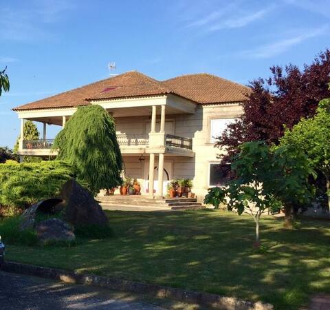 Chalet with swimming pool in the countryside and close to beaches