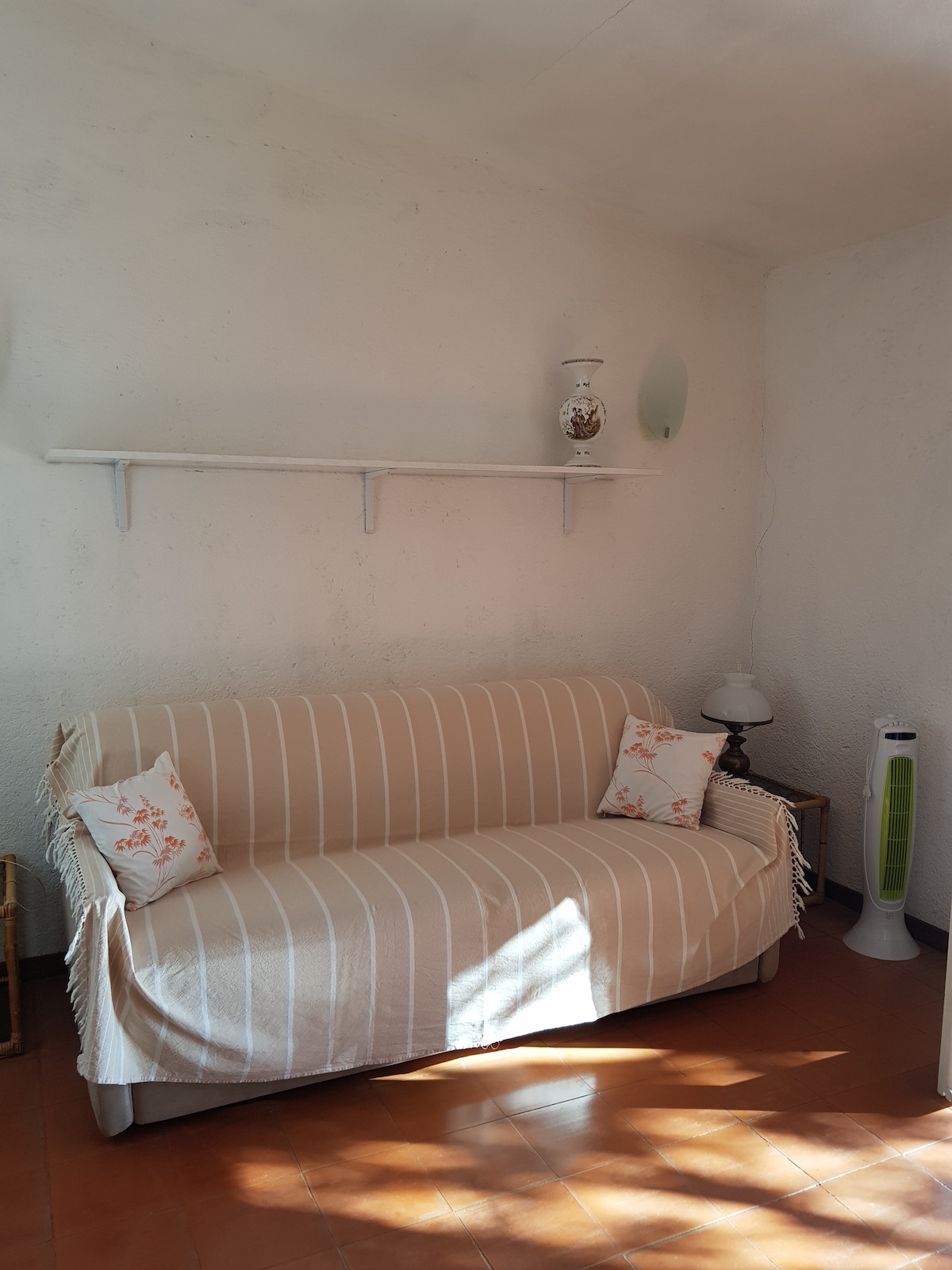 Дневна соба со двоен кауч на спуштање 