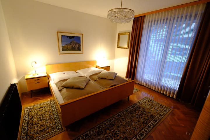 ghorofa ya chini ya chumba cha kulala