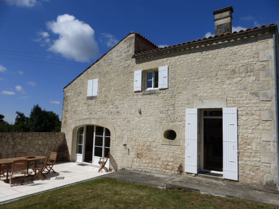 Façade Sud Ouest et terrasse n°2