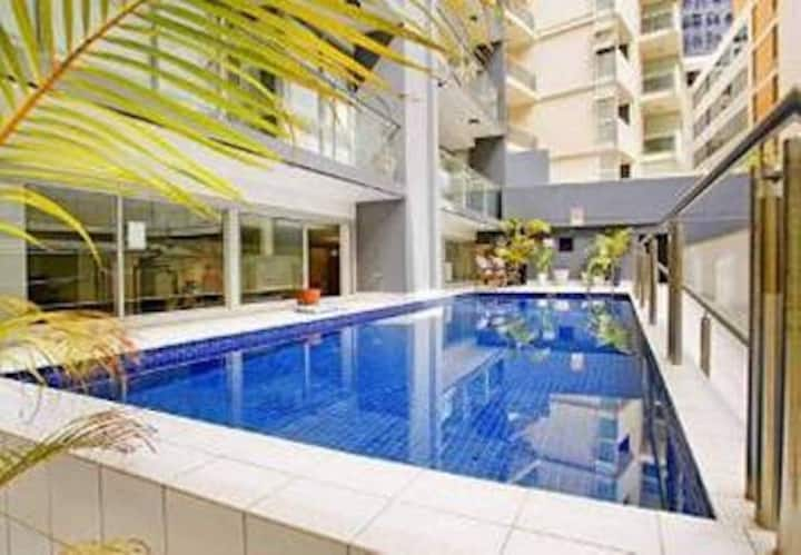 Water view CBD apartment 4 beds & 2 bath 1 parking