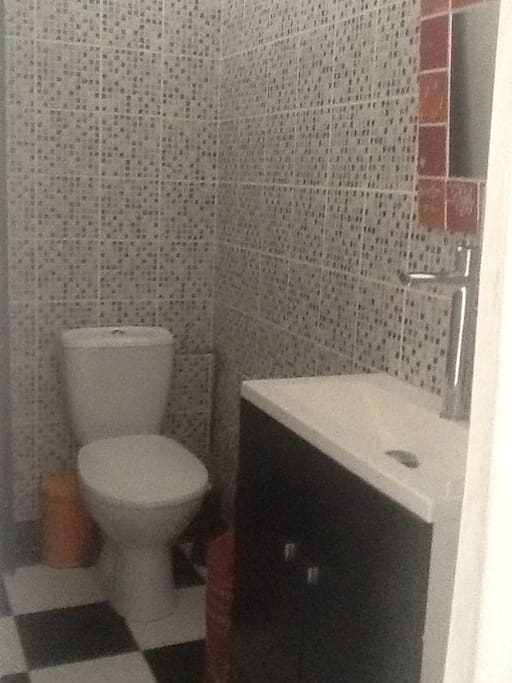 Coin toilette dans la chambre