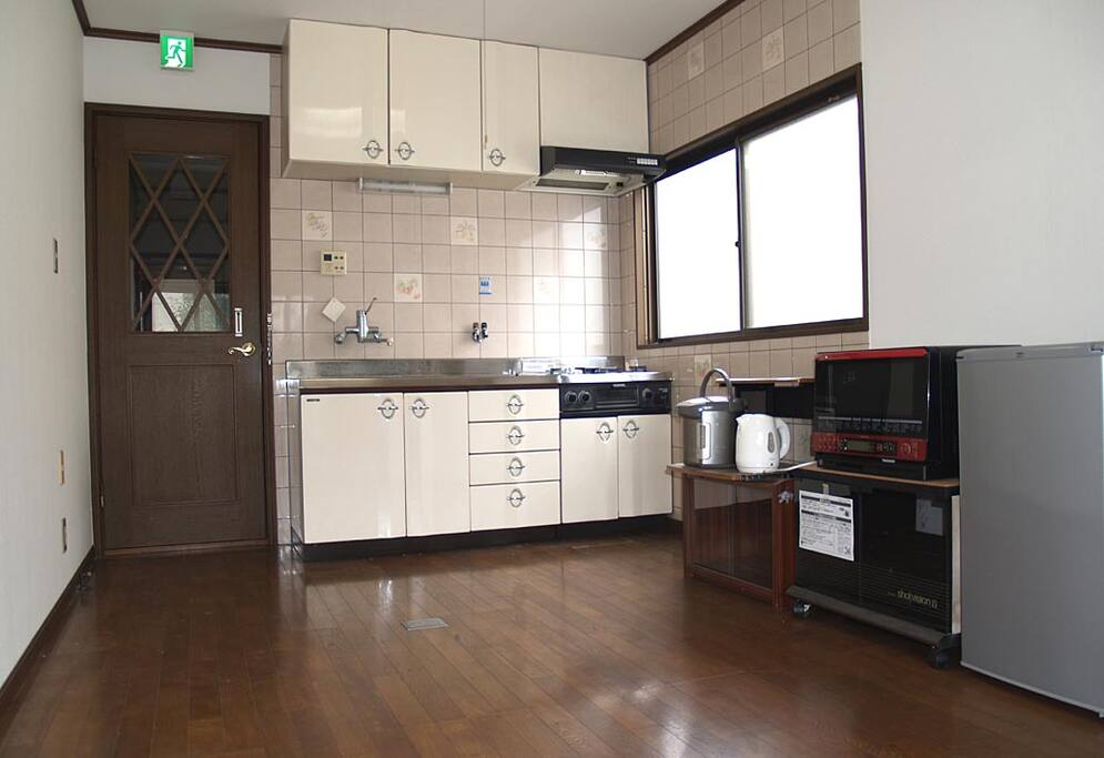Kitchen room
3.4 x 2.7 m