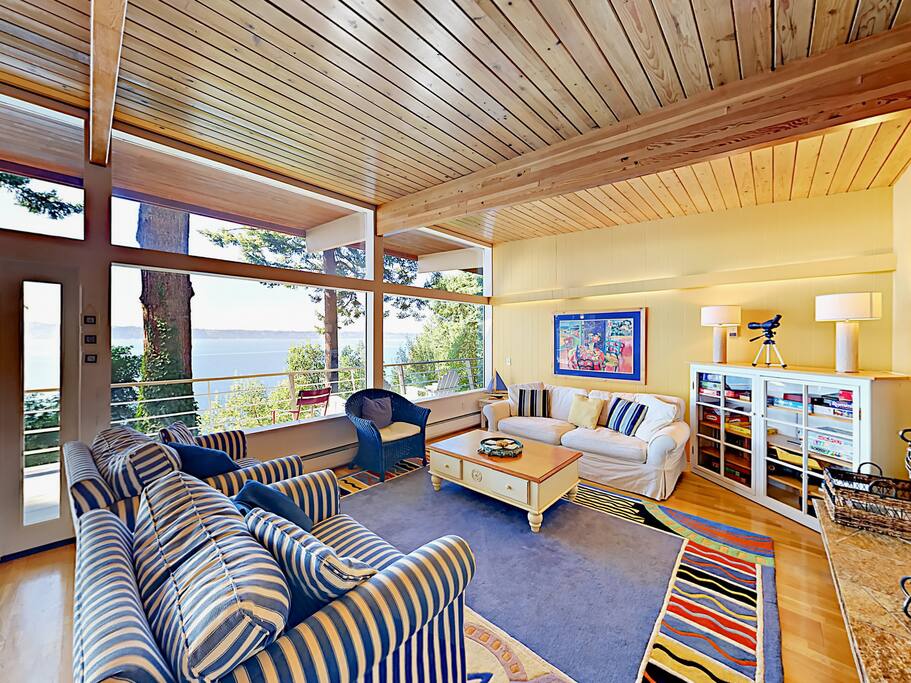 The living room offers a wood-burning fireplace and comfortable seating for 6.