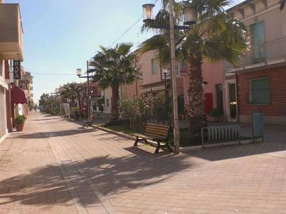 Il centro di Marotta, stazione balneare bandiera blù per il mare pulito.