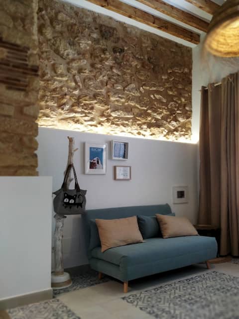 Popular Airbnb listing: Mediterranean Loft in Alacant / Alicante