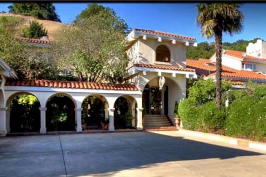 Front entrance and courtyard