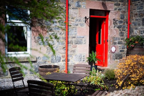 Top performing Airbnb: House for Whisky Lovers Loch Ness License HI51272F in Urquhart And Glenmoriston