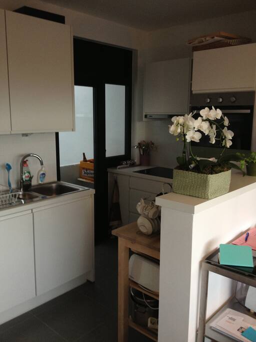 open kitchen with oven, dish washer,...