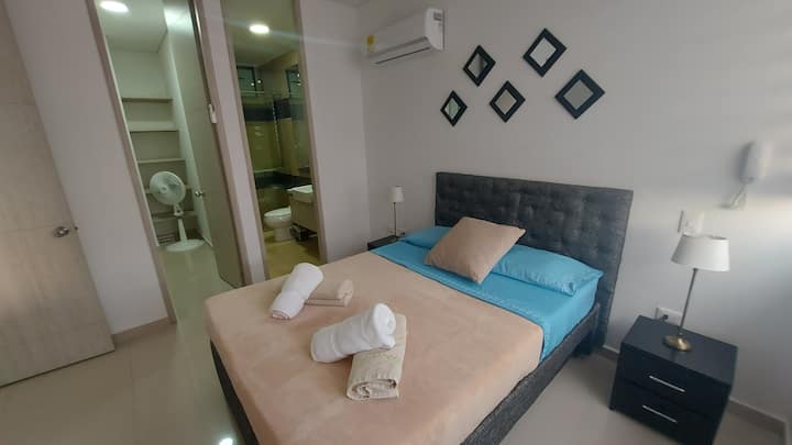 Dhomë kryesore me banjë dhe dhomë private zhveshjeje