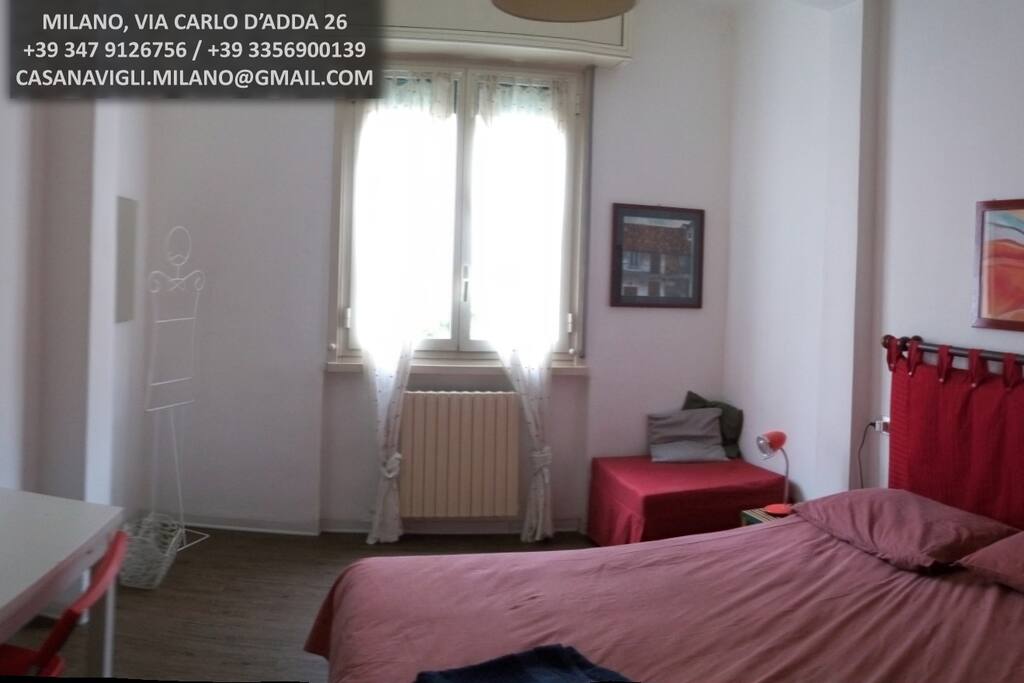 Appartamento Milano Centro - Camera matrimoniale e puf-letto apribile