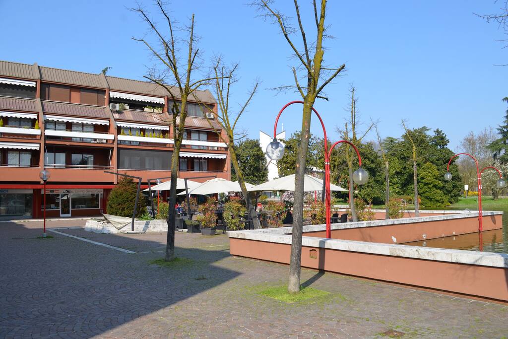 Piazzetta lago dei cigni