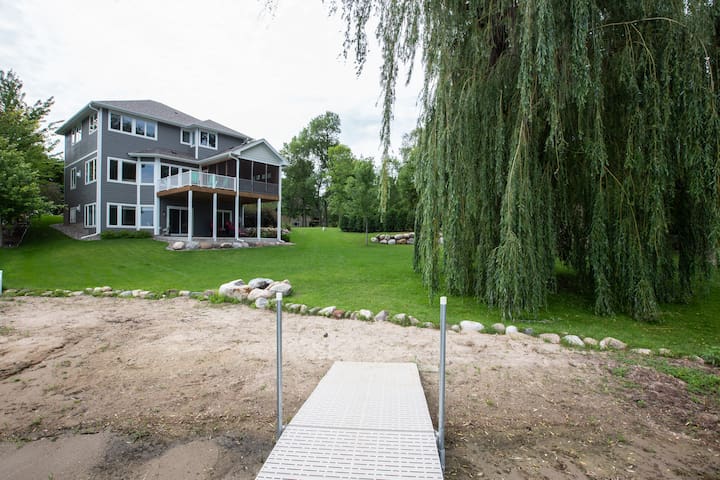 Beautiful Lake Home