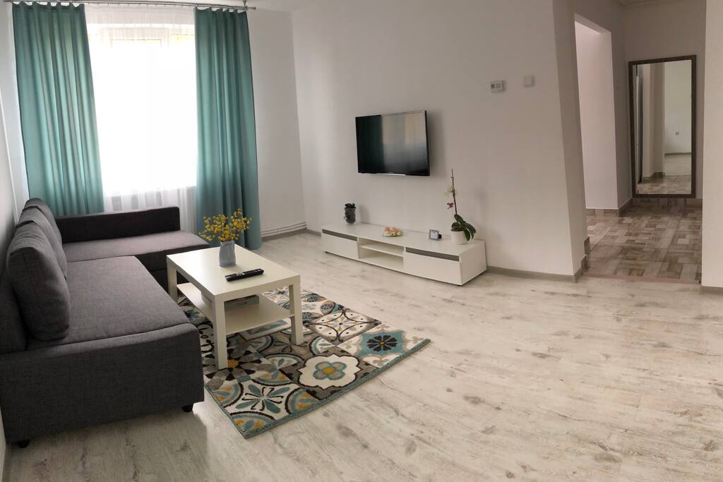 Spacious living room with Smart Tv