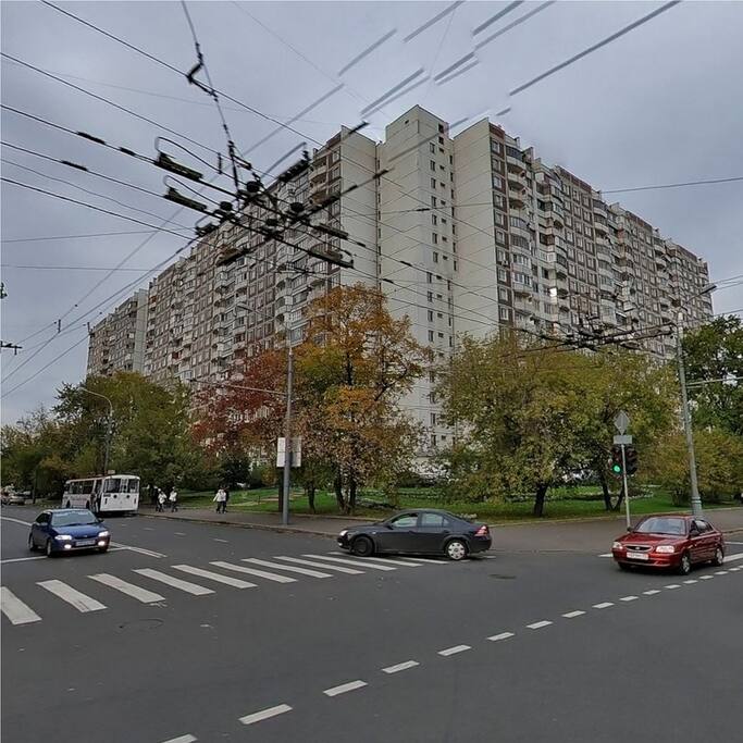 Наш дом расположен на пересечении Новогиреевской ул. и Зеленого проспекта.