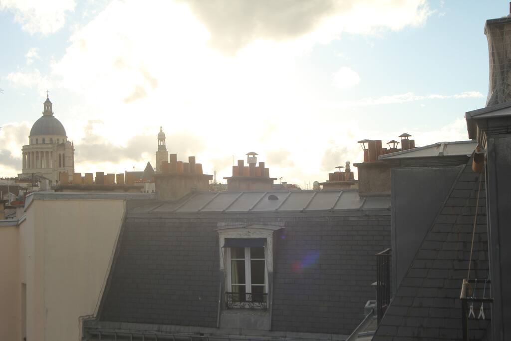 Vue sur les toits de Paris et le Panthéon