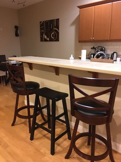 Living/Kitchen Bar