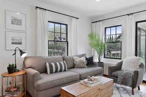 Gorgeous! Modern 3 Bed Home by Lake Mtka & Wayzata