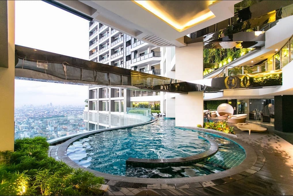3 swimming pools on 36th floor