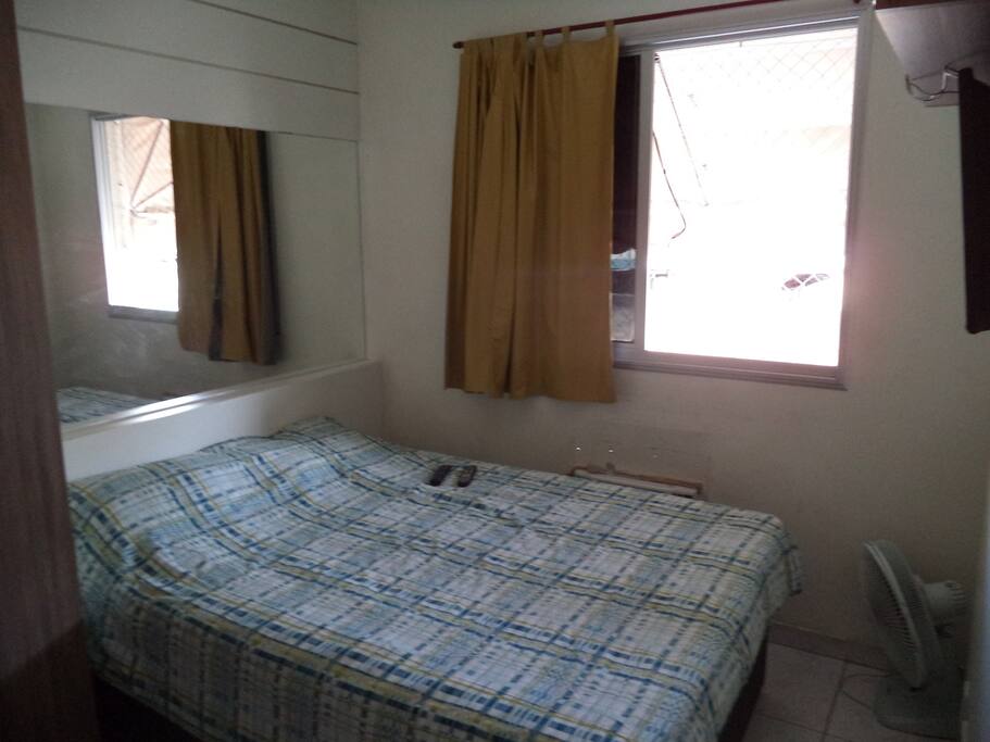 Quarto casal com armário