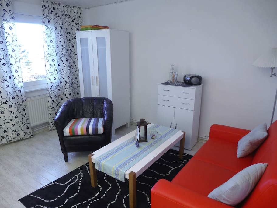 Das Wohnzimmer mit reichlich Platz für 2 Personen.