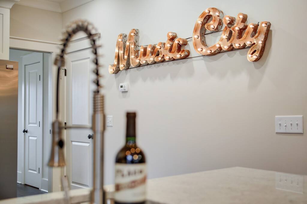 Photo opp for you and your guests #MusicCity #Nashville #615guys #1923aDelta