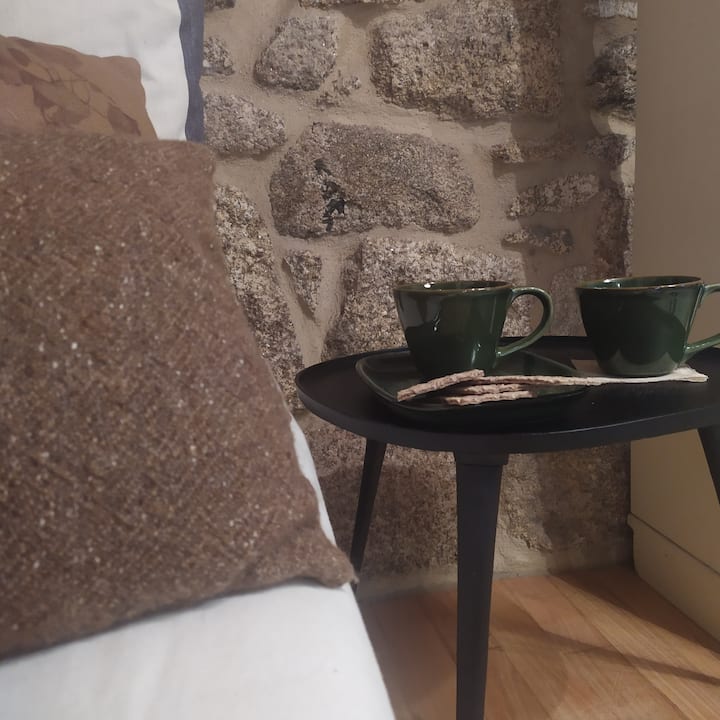 Paleta toplih boja inspirirana prirodom oko seoske kućice