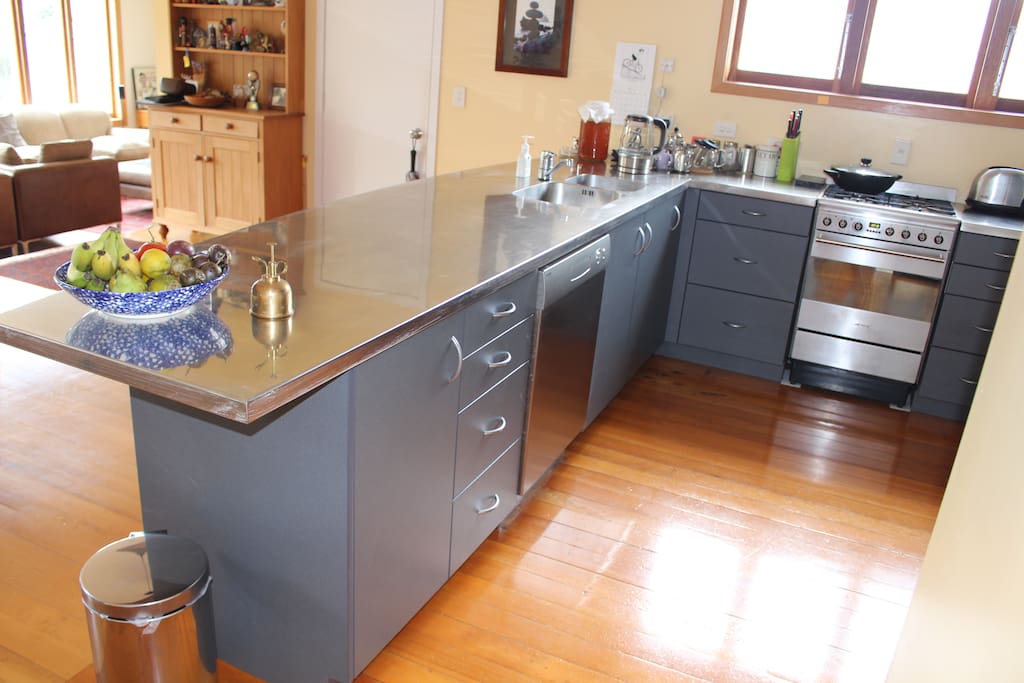 Spacious and modern, fully equipped kitchen